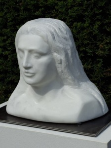 Gemini, 2026, Carrara-Marmor, Toskana, ca. 24 x 24 x 20 cm, Eisensockel